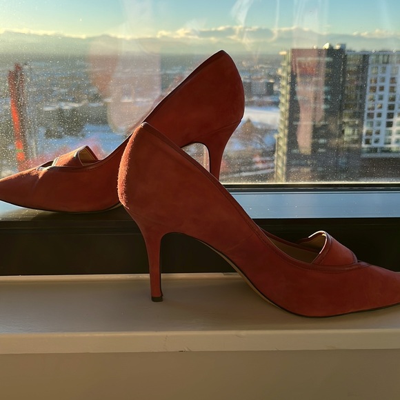 White House Black Market Suede soft Red heels 9.5 M 🔥 - Picture 6 of 6